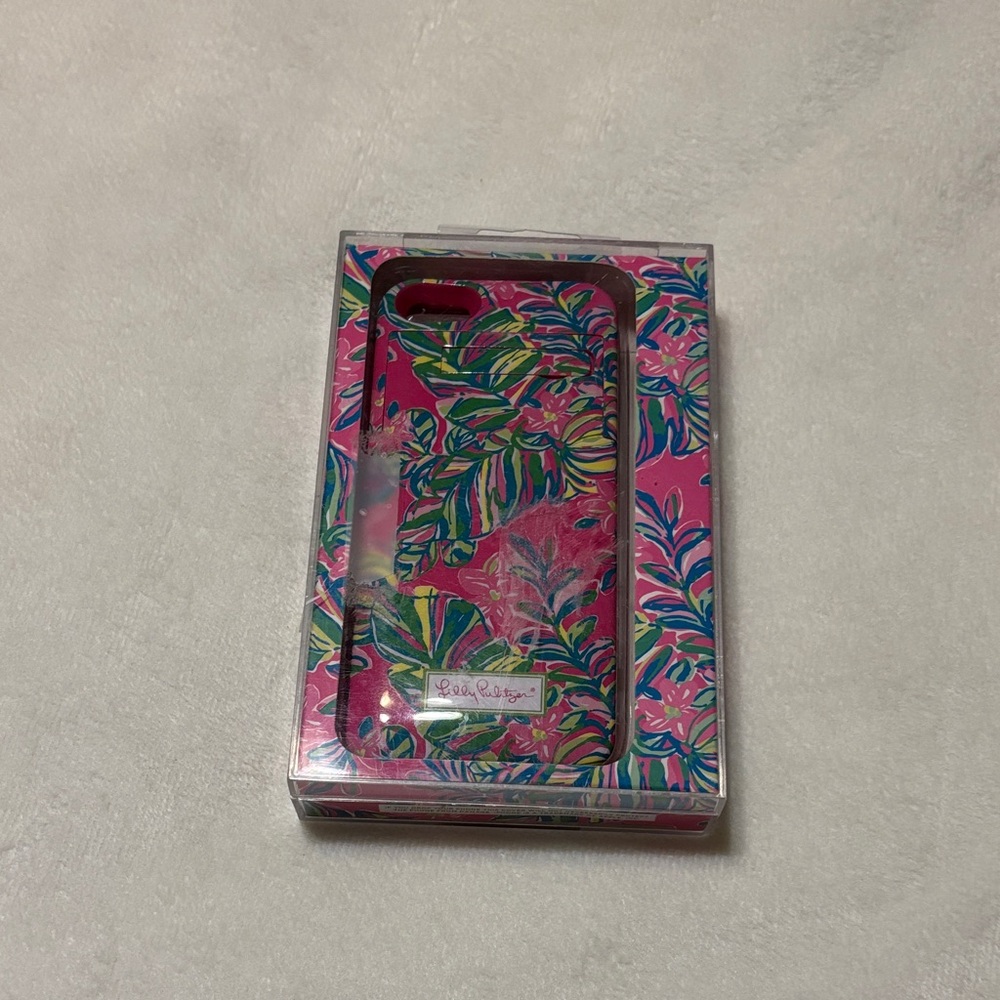 iPhone 5/5X. Are there any out there;). Lilly Pulitzer Vibrant Leafy Phone Case